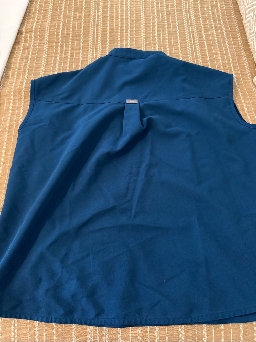 Figs Deep Reef Rafaela Scrub Top - Picture 3 of 3